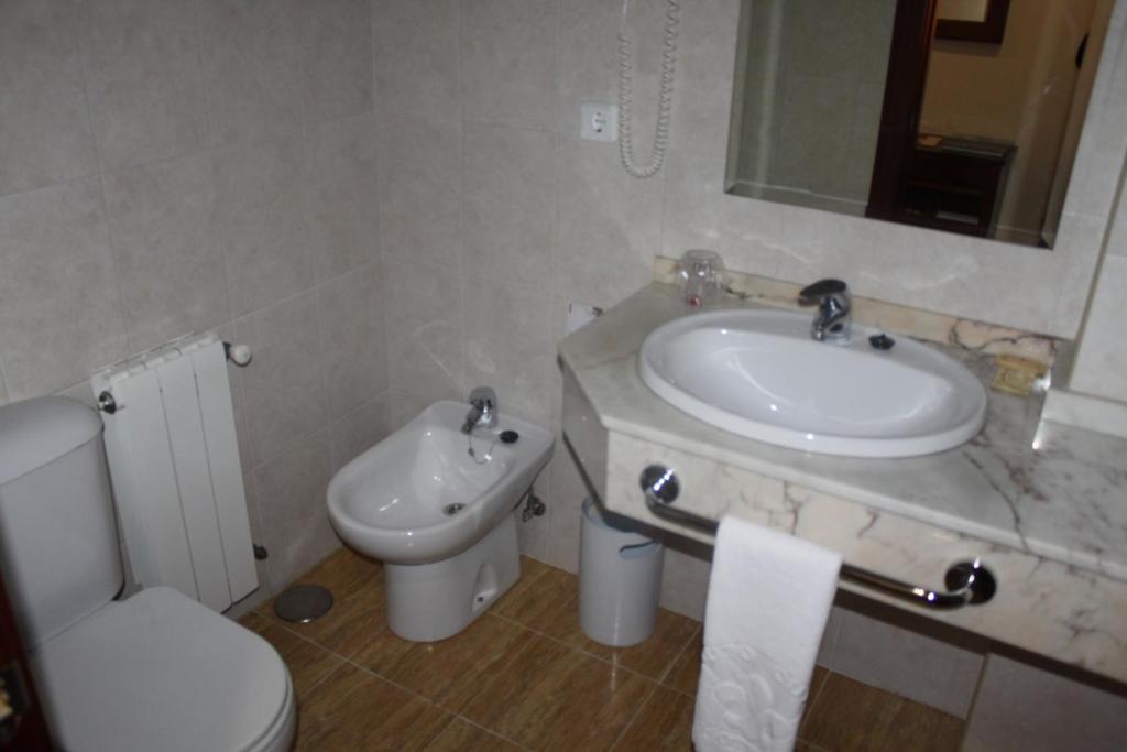 Arbeyal Hotel Gijon Phòng bức ảnh